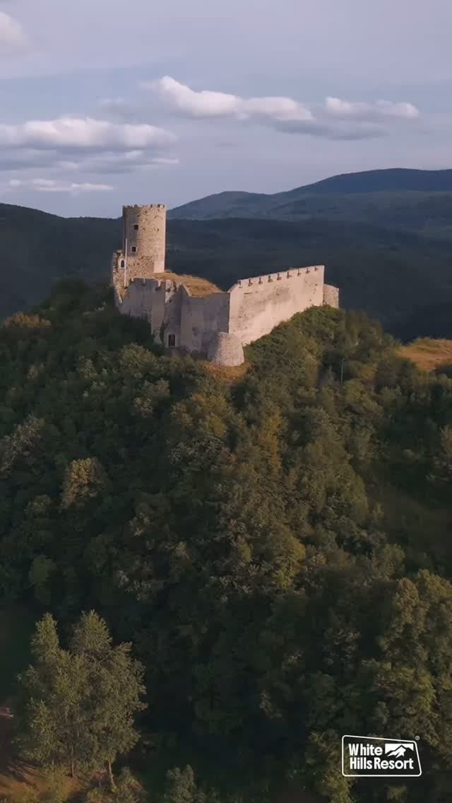 Tvrđava Sokolac, četiri kilometra od resorta